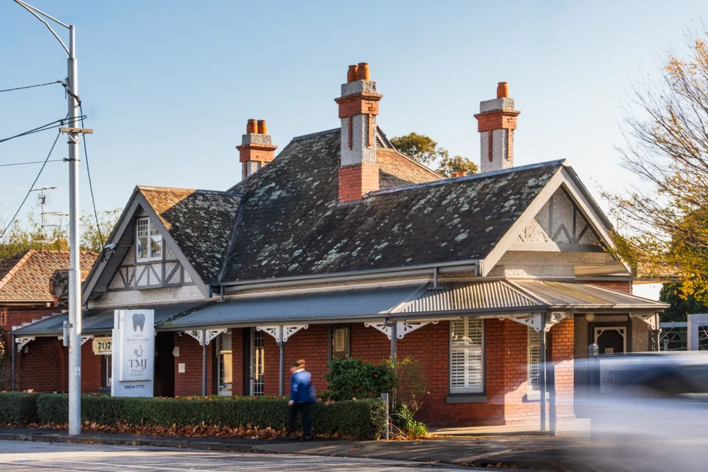 Current front entrance and signage of TMJ Therapy Centre in Toorak, Melbourne